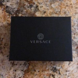 I’m selling a Versace box with authenticity